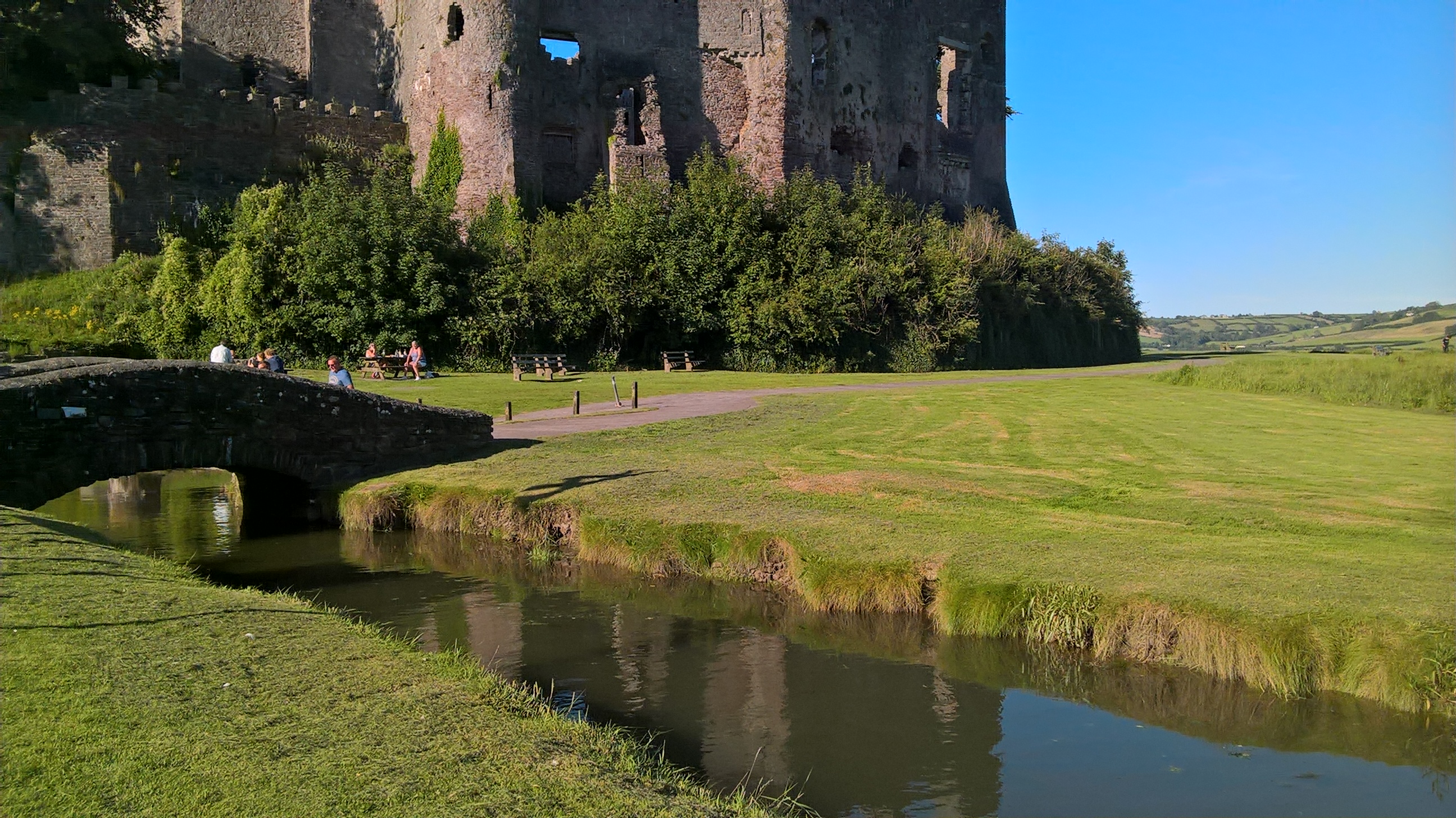 Laugharne foreshore with castle - enlarge