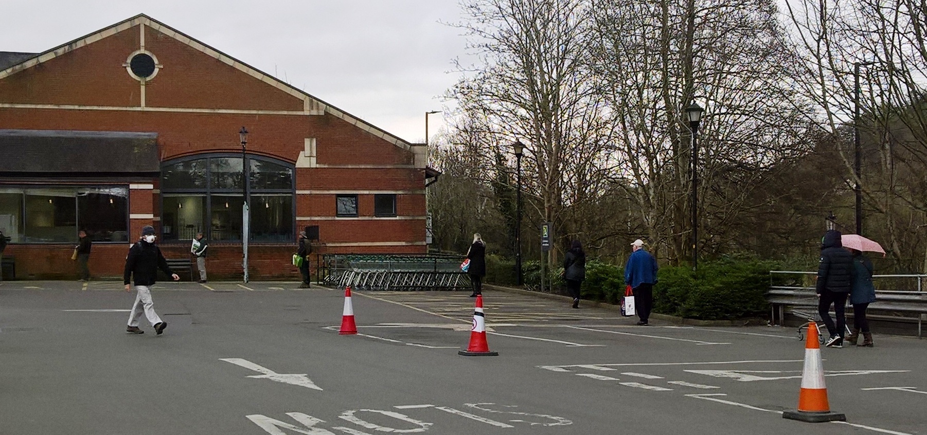 Waitrose queue Monday 30-3-2020